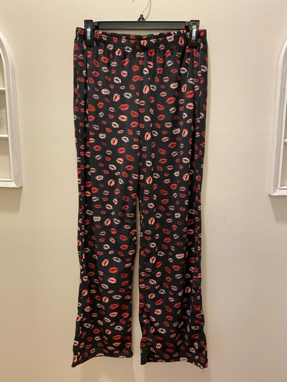 ‼️2 for $8‼️ Black Lounge Pants with Red & Pink Kiss Print